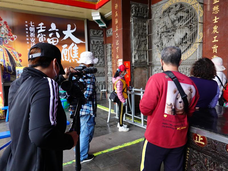 由保力社區發展協會導覽員曾晴老師，引領民眾探索台灣最南端客家庄，從文史脈絡至社區走訪，透過數位工具記錄典藏在地故事。
