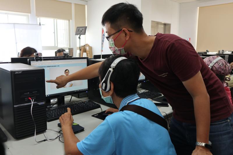 協助學員使用學習中心