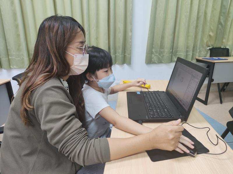 母女一起設計圖案