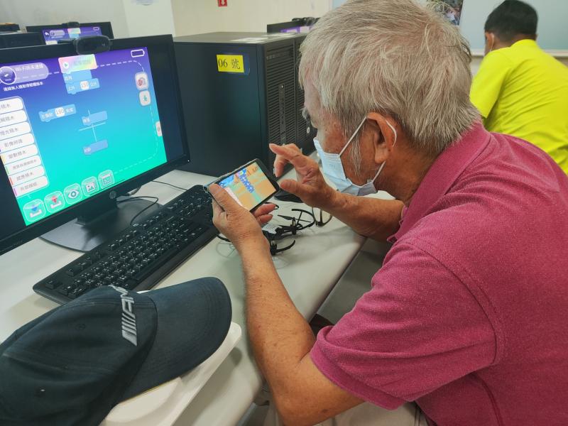 嘗試寫噴灑農藥的移動指令