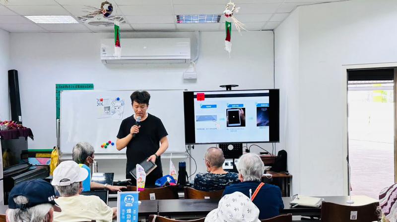 感謝玉里ＤＯＣ數位學習中心翠琴老師帶領ＤＯＣ團隊到達蘭埠文化健康站，邀請我成為講師