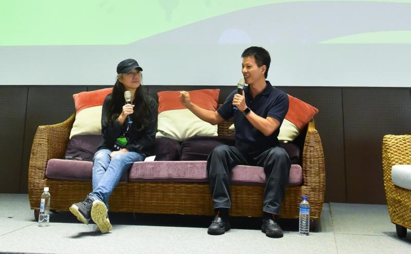 林靖傑導演引言：顏蘭權用生命在換取她的紀錄片。
