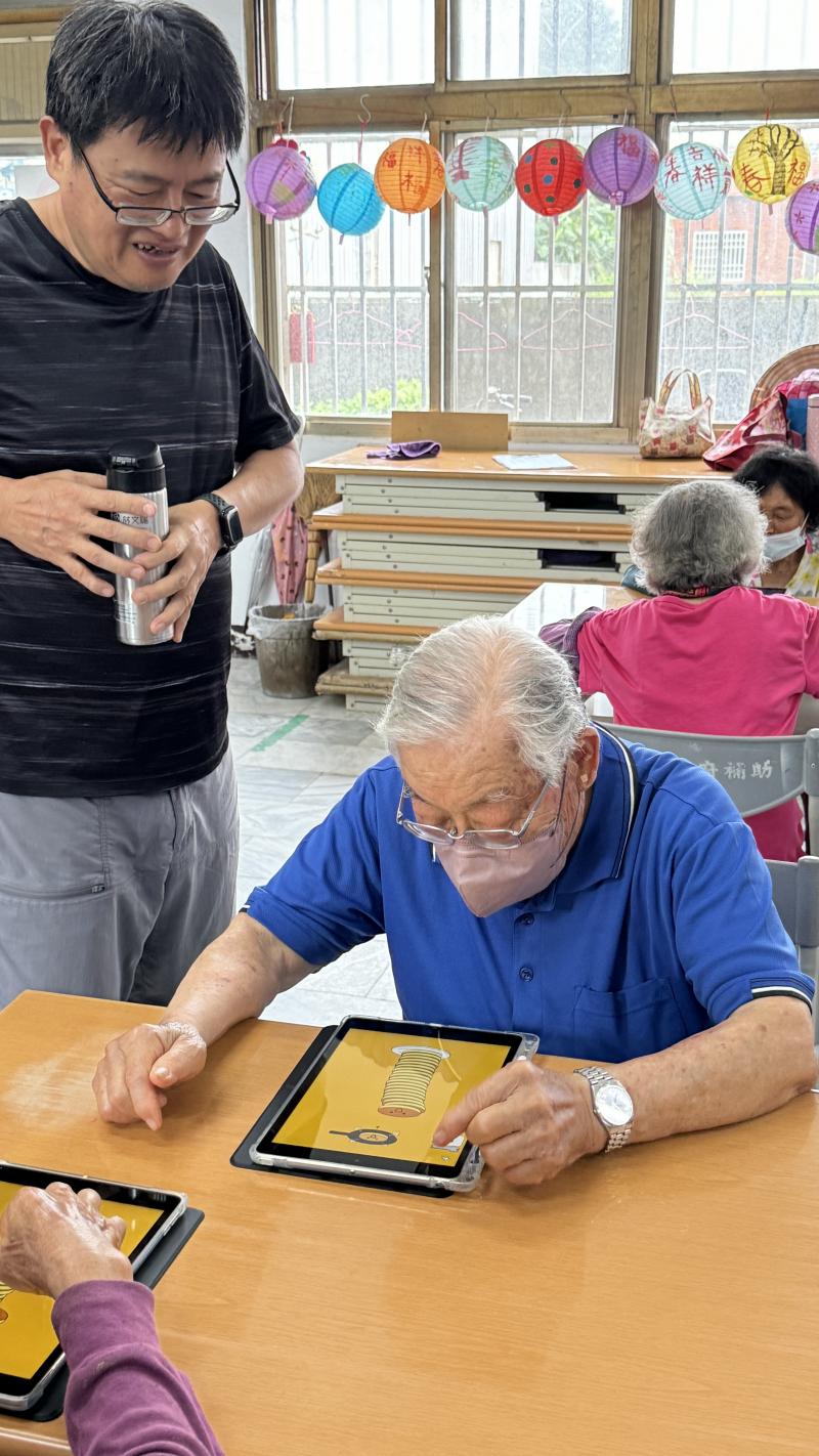 89歲退休郵局局長從平板找回快樂與自信-封面照