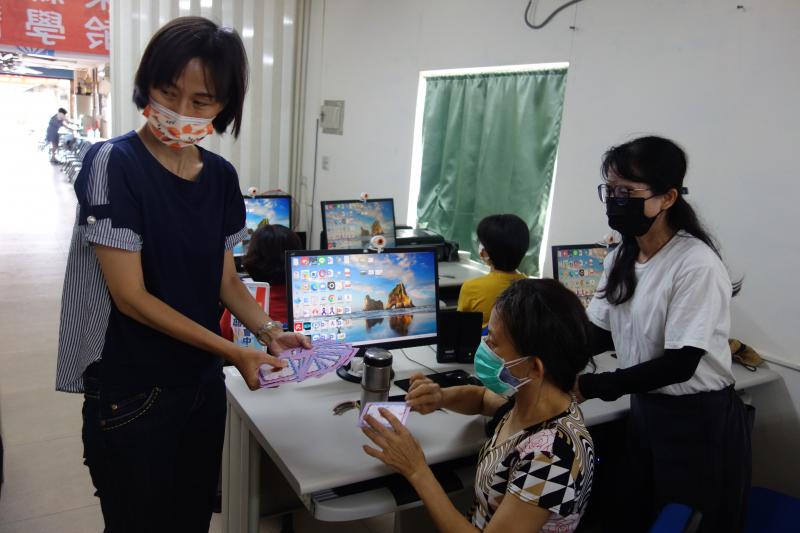 我參加健康香氣E生活向老師請教情形