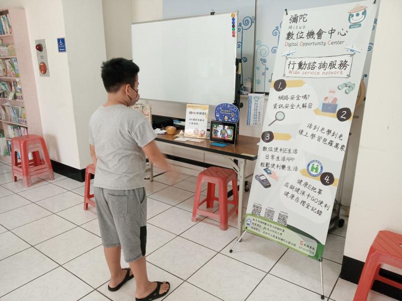 中小學資訊素養認知網，透過互動遊戲協助中小學生，提升對網路使用安全、反詐騙、防騷擾…等，建立資安正確觀念。