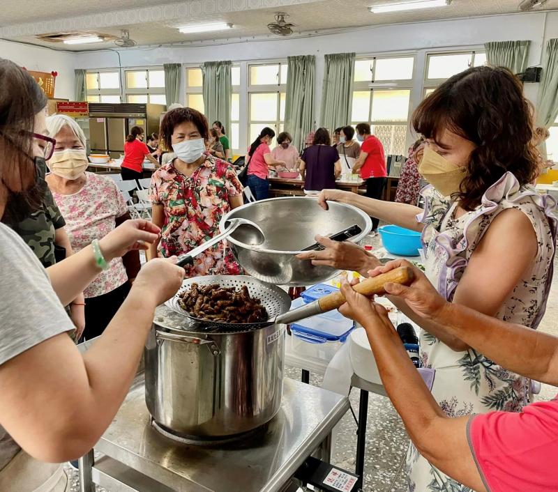 與車城農會家政班合作開辦料理活動