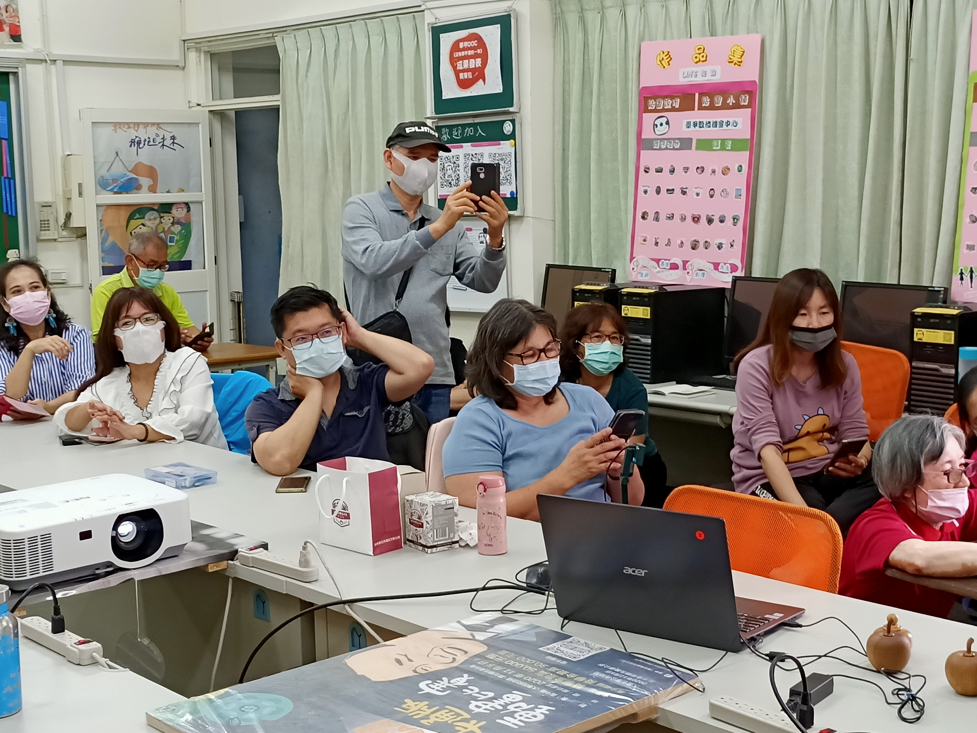 學習攝影時的手部動作