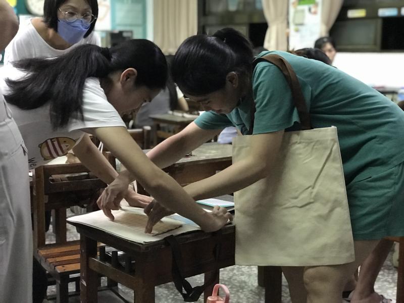 合力撕下熱轉印紙