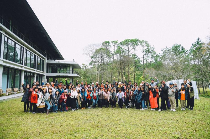 AI 應用與社區意象創造結合為夥伴們帶來嶄新視野。期盼在新的一年裡，透過持續學習與創新實踐，為社區開創更多可能