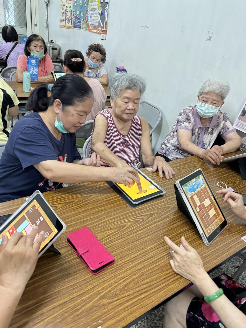 數位小幫手*孝心女兒-淑惠阿姨的數位溫馨時光-封面照