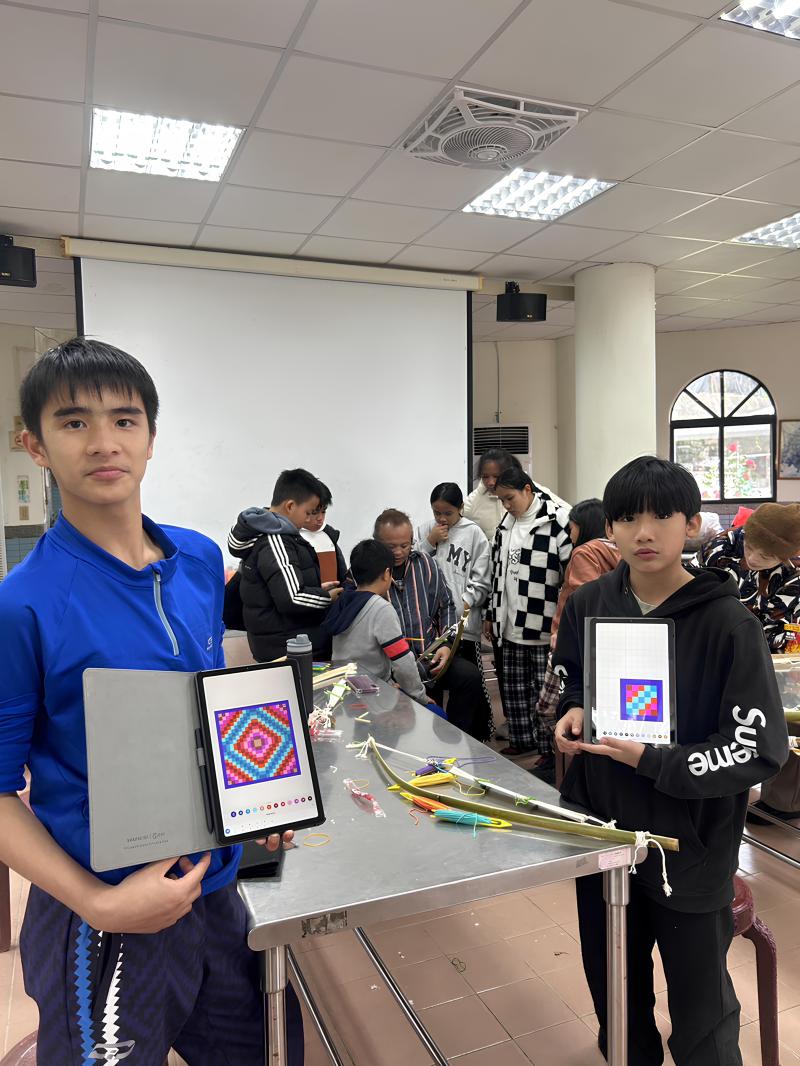 學員們分組實作數位模組實用性