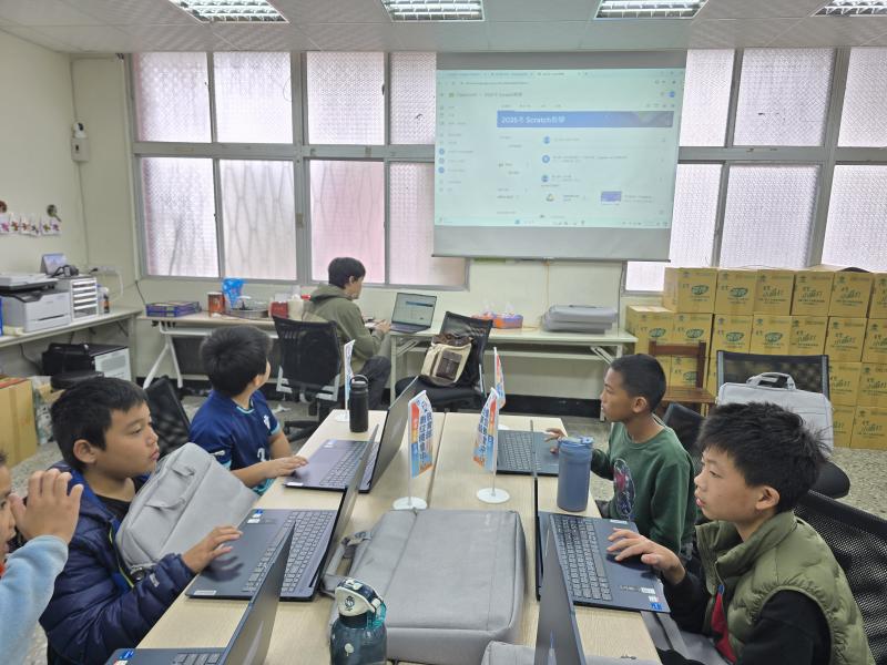 數位素養一起前進-封面照