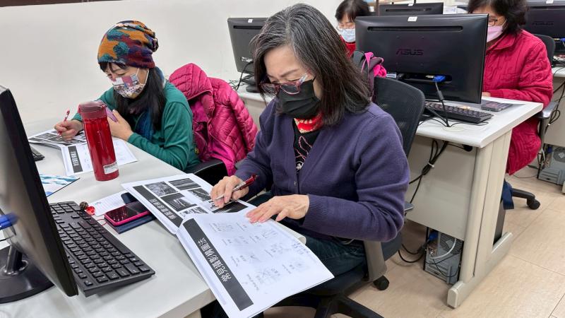 透過剖析構圖，讓學員們更了解觀看的視角。