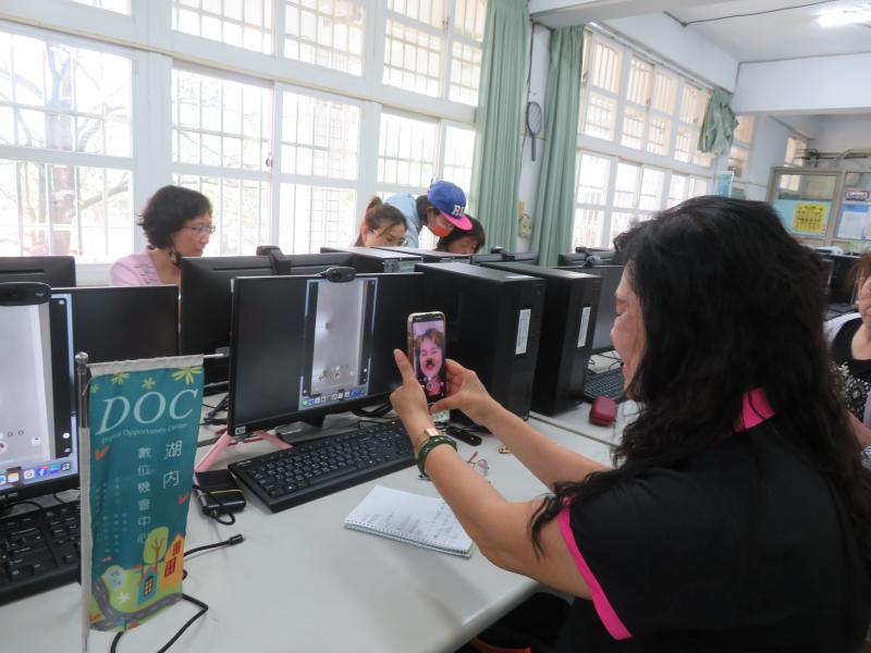 〔湖內DOC〕用鏡頭寫下人生的感動——我的第一本攝影集-封面照