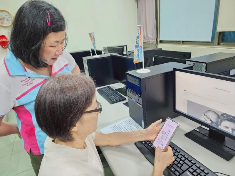 退休後,我原以為學習的機會會變少,沒想到家鄉有潮州DOC這樣用心的地方。感謝老師、秘書與志工們的努力,讓我能在熟悉的土地上繼續學習、持續成長,開啟人生的另一段精彩旅程。