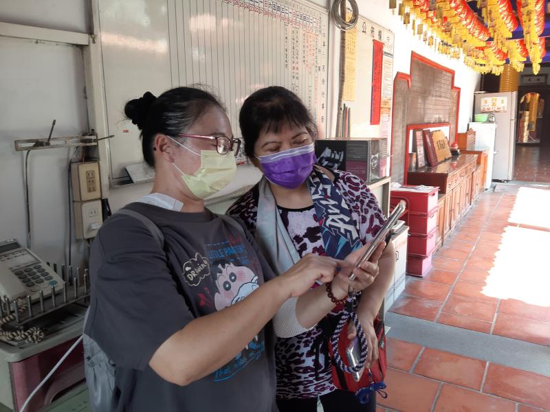    DOC的課程不只有實體課程，還有【學習中心】[學習一點通]可以隨時隨地上網學習，只需點選自己想觀看學習的課程，若無法到教室上課，也可自行上網學習，讓學習方式更多元，謝謝DOC讓我認識新朋友，獲得新知識讓生活更充實,期望DOC能持續辦下