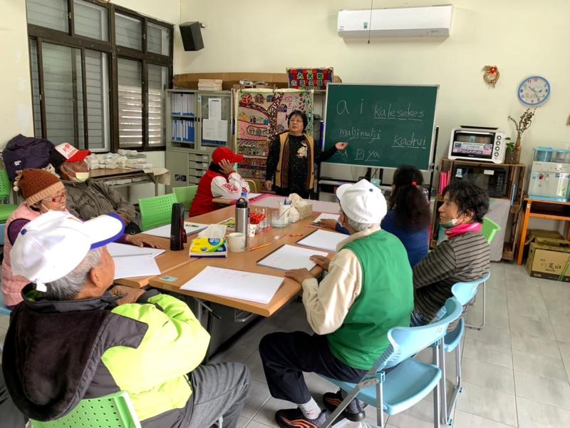 葉春美牧師的學習之路：因為文健站需要，我願意從無到有(在大武數位中心的陪伴下，一步一腳印走上數位轉型之路）-封面照