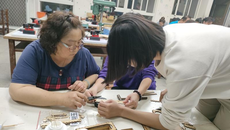 跟著數位AI流行走-封面照