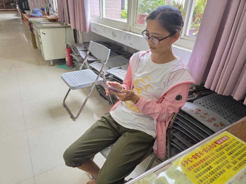 擔任小幫手協助學習，重新建立電腦信心，運用所學幫助他人，也讓自己持續成長與進步。