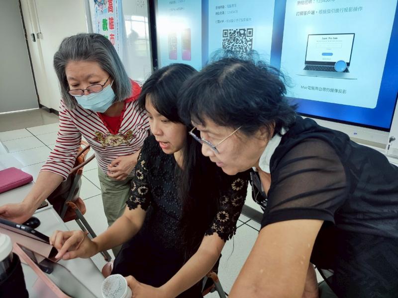 學員參與平板課程,畫風創意十足