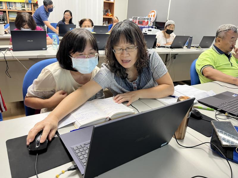 不被年齡定義的學習旅程：我用Canva設計紫斑蝶月曆-封面照