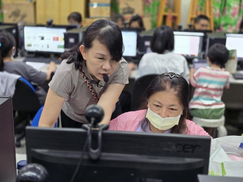 老師解決學員遇到的瓶頸。