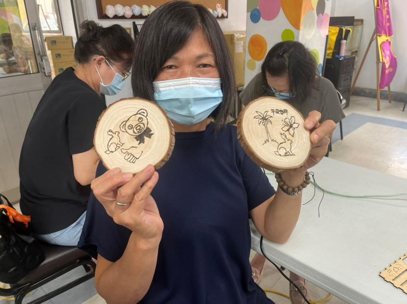 「從學員到講師，她用行動溫暖社區」-封面照