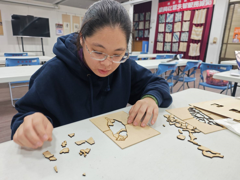 雯婷說：「我想讓孩子們透過數位也能更接近這個世界。」這份信念，正是DOC小步學堂所希望培育的種子——讓學員從學習中看見可能，進而用所學為地方、為族群發光。