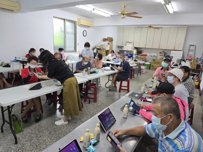 課後剪輯平板應用~益智程式及VR體驗班-封面照