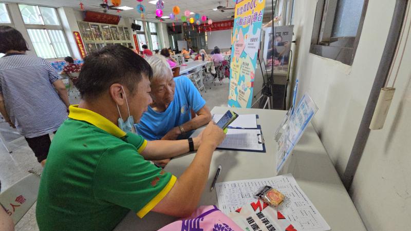 問到手機問都會找老師幫忙。