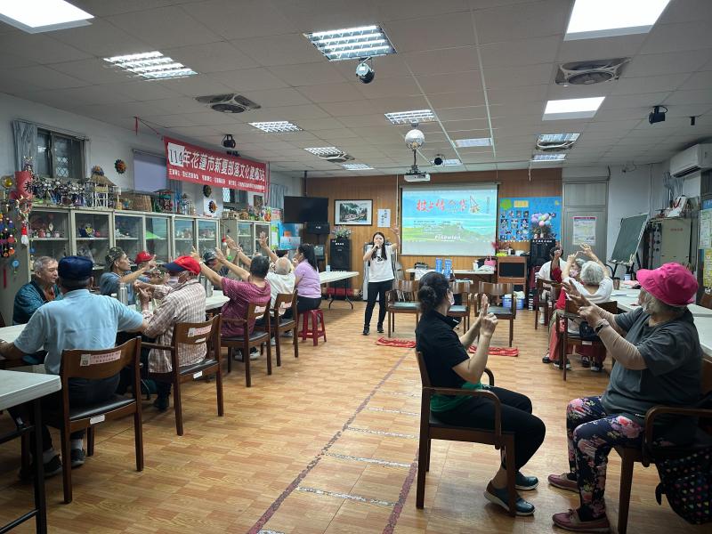 成為一位數位講師，特別是面對年長者的族群，是一個非常有意義且具挑戰性的經驗。