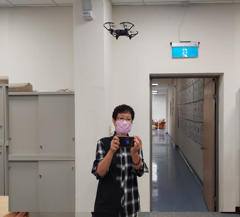 迷你無人機起飛