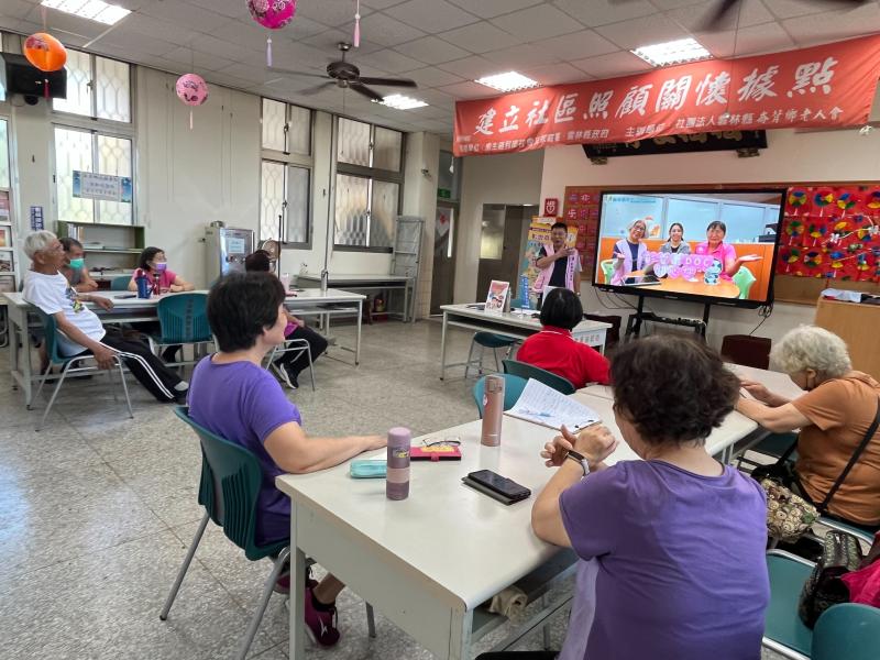 除行動諮詢服務外也宣導手機防護功能。