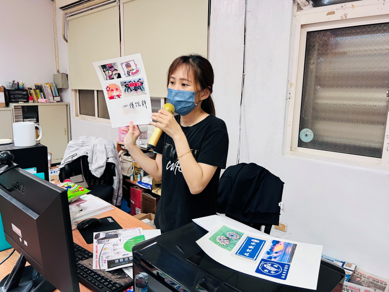 擔任講師教學員水轉印課程