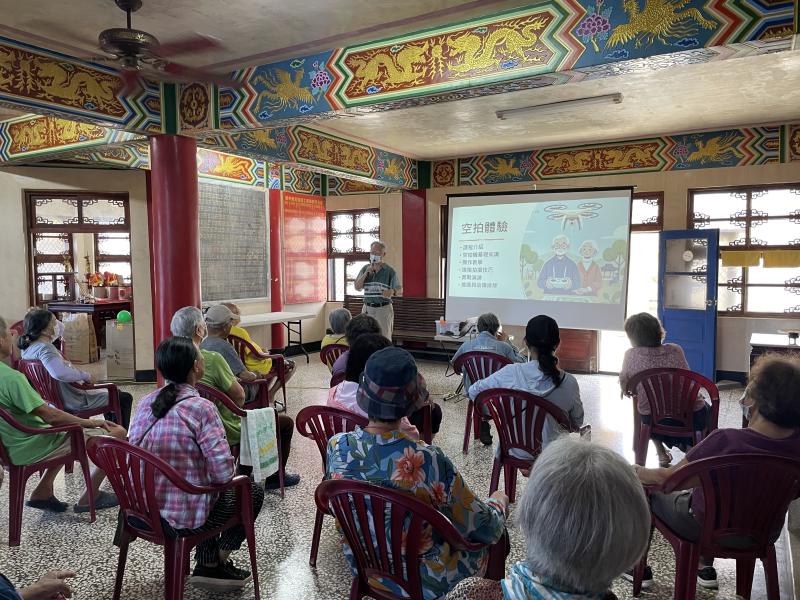 阿嬤第一次放飛夢想，不是風箏，而是無人機-封面照