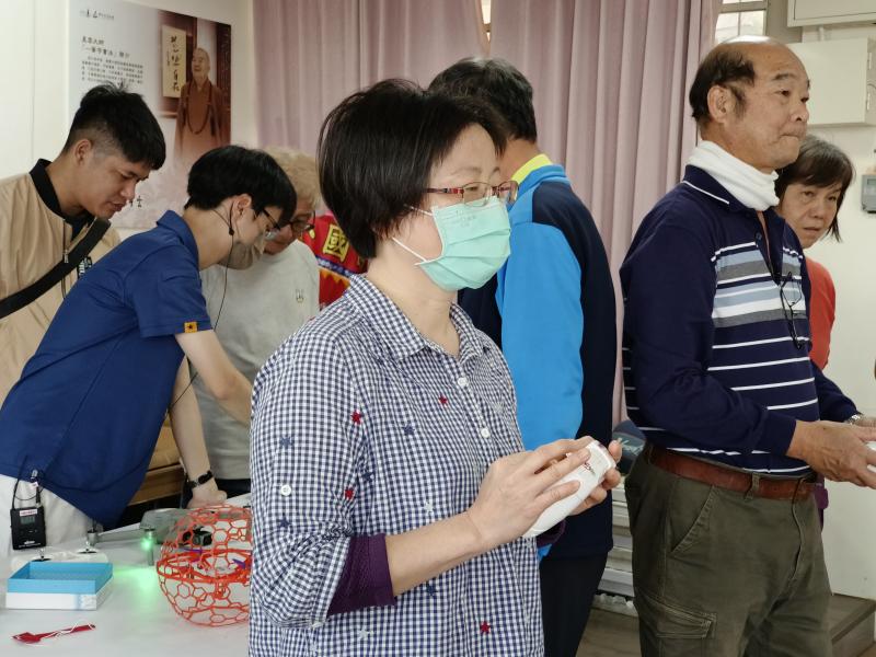 練習操作足球無人機