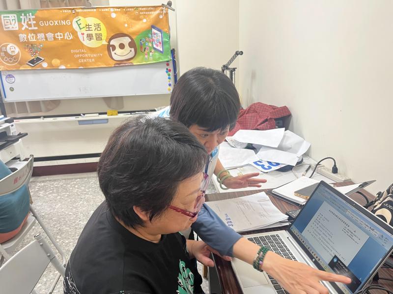 針對學員所需需要的資訊，指導網路搜尋。