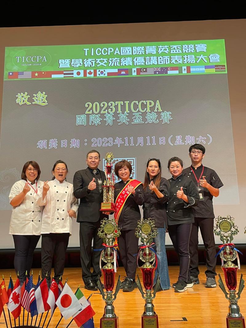 幫許多好朋友隔壁鄰居的農產品在臉書及line群組裡協助朋友推廣及販賣