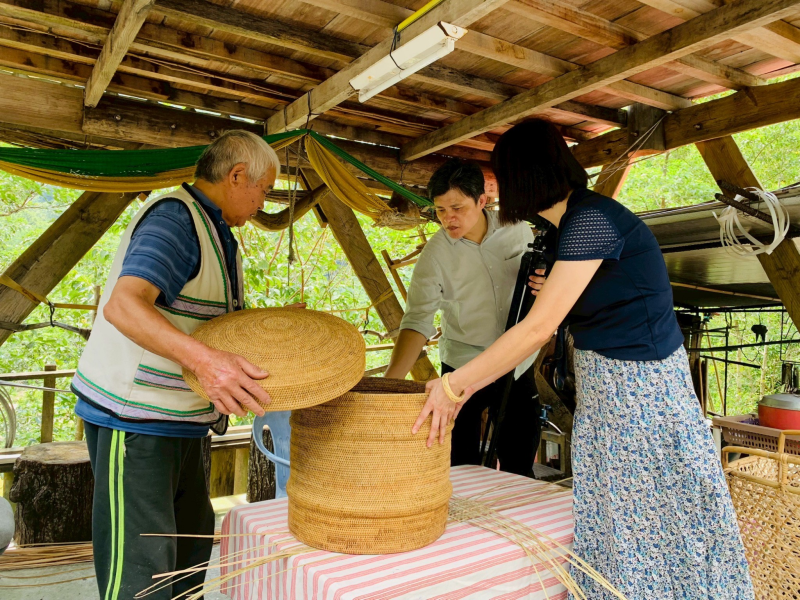 南澳《指尖上的故事－金岳藤編．時光的匠心》-封面照