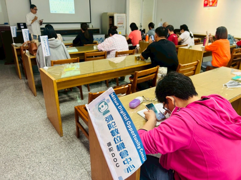 【彌陀DOC】學員們專注操作影像剪輯練習