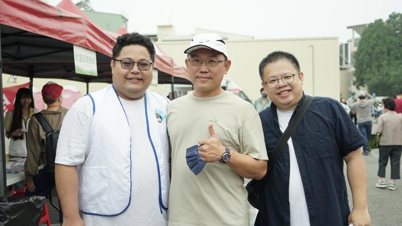 行動I櫃台夥伴合影