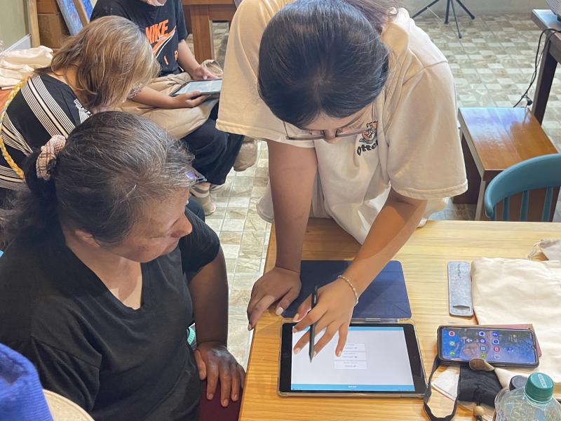 這次數位學習最感動的是學員間互相幫助的溫馨氛圍，以及老師們耐心的一對一指導。這讓複雜的數位操作變得簡單，我們克服了對科技的恐懼，並期待未來能用新技能記錄部落故事。