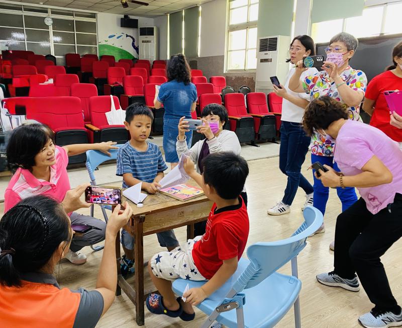 攝影課程與同學們一起拍攝動態畫面