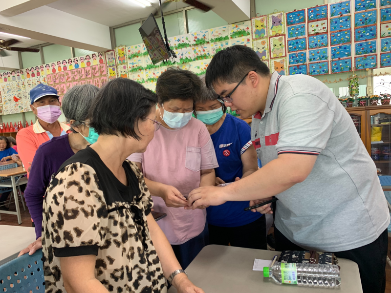 我居然能夠自己動手製作出一張張有趣又可愛的早安圖