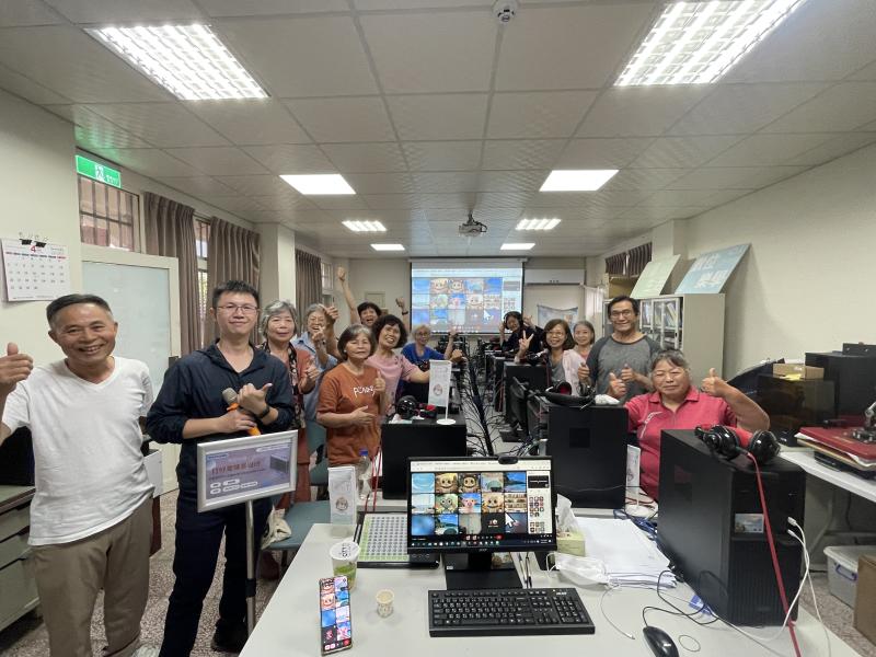 科技新貴返鄉教授長者電腦入門課-封面照