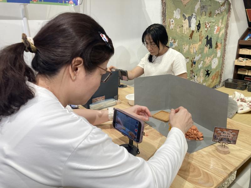 <p>課程名稱:逐格動畫製作-老屋動起來<br />
上課內容:學員用逐格動畫紀錄砌磚蓋屋子過程</p>