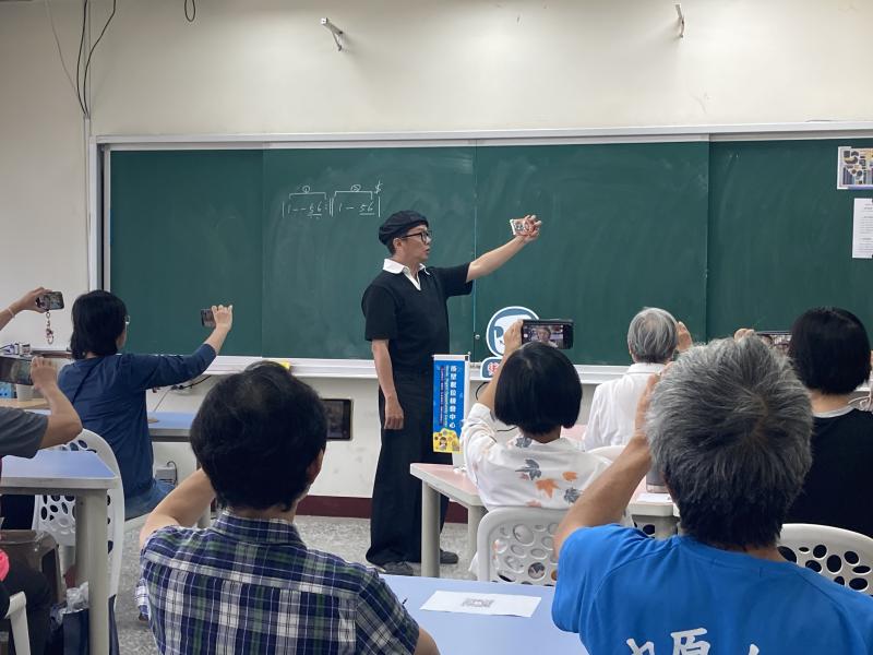 <p>上課地點:後壁DOC多功能教室<br />
課程名稱:用手機輕鬆拍出質感照</p>