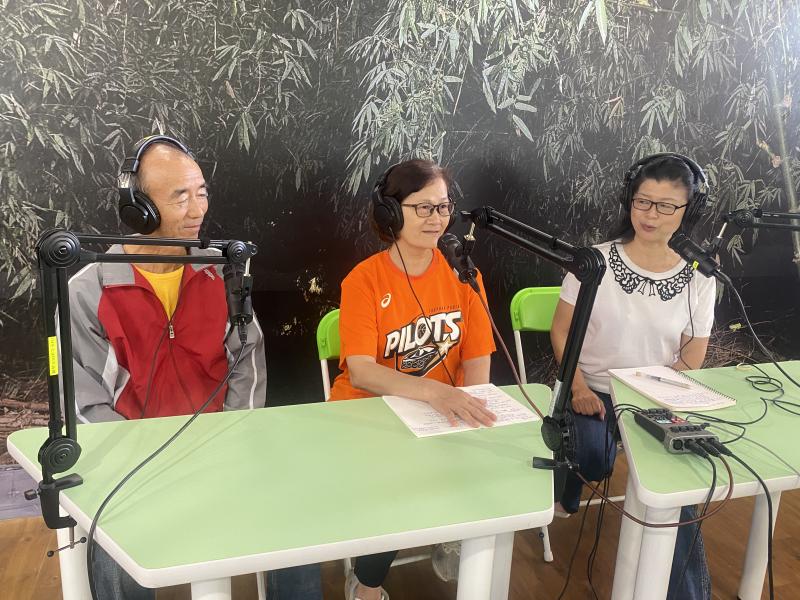 <p>在地人介紹在地的美食--原來我們可以這樣搭檔的錄製.懷念的味道，勾起兒時的記憶，學員說非常感謝課程安排，讓這群在地人引起共同的回憶。</p>