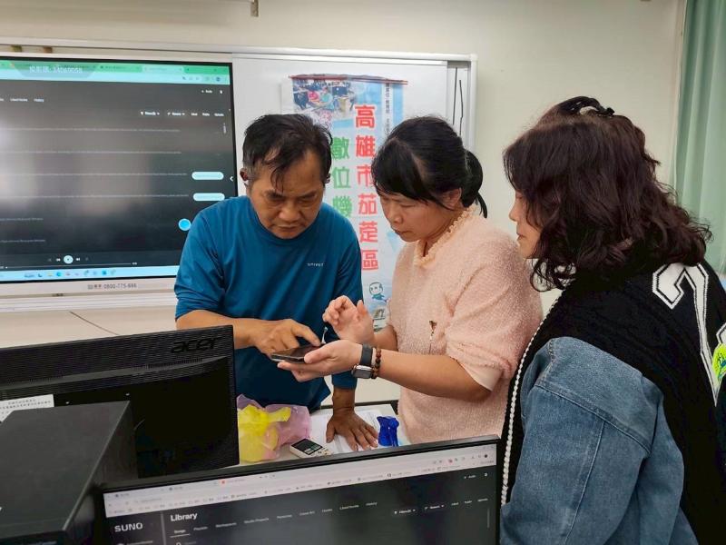 講師協助指導學員運用AI配音工具