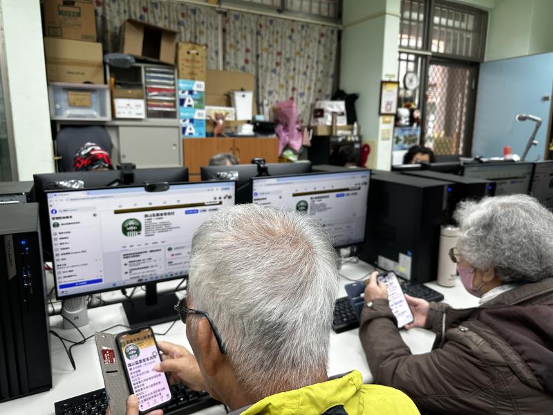 看桌機畫面同步用手機操作
